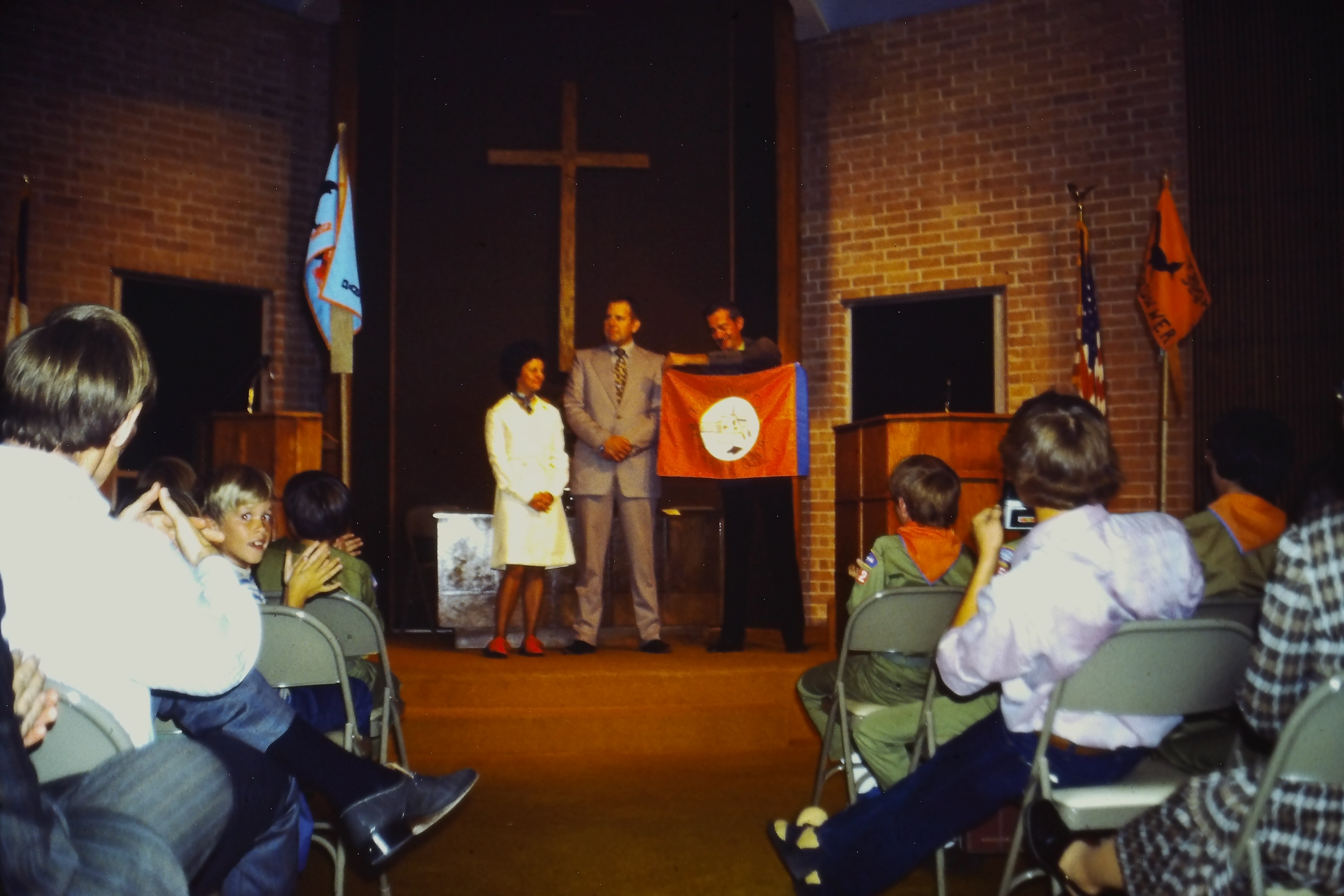 19751000_0866_troop552